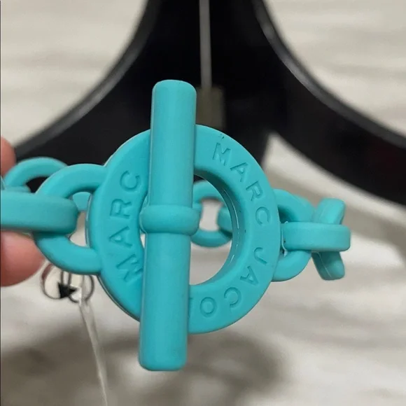 Marc by Marc Jacobs Aqua Lagoon Turnlock Silicone Stretch Bracelet - Picture 6 of 9